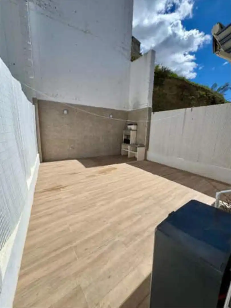 Terrasse von Einfamilien-Reihenhaus zum Verkauf in Tielmes mit Privatgarten und Terrasse