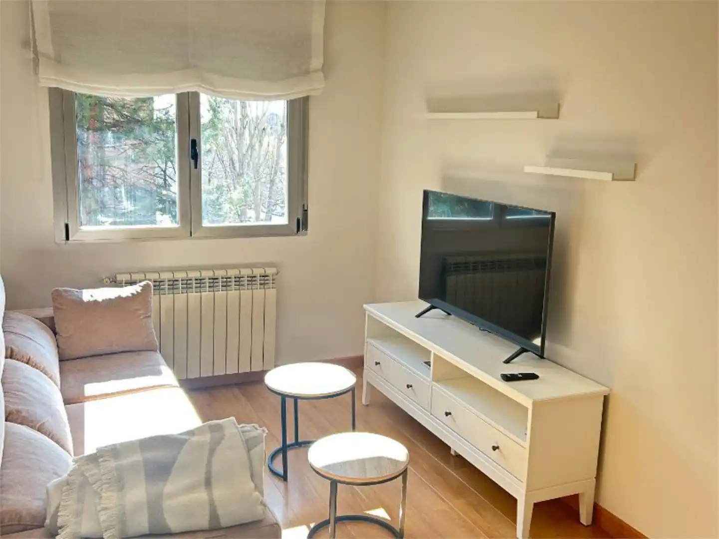 Wohnzimmer von Wohnung zur Miete in  Madrid Capital mit Klimaanlage, Heizung und Privatgarten