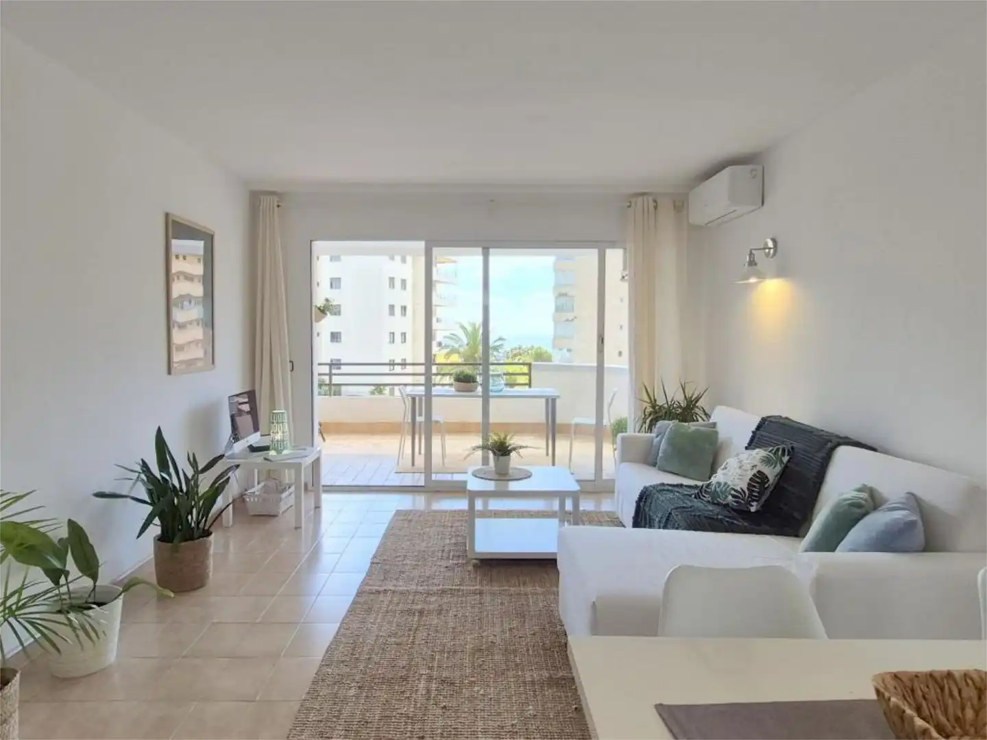 Living room of Flat for sale in Calvià  with Air Conditioner, Terrace and Swimming Pool