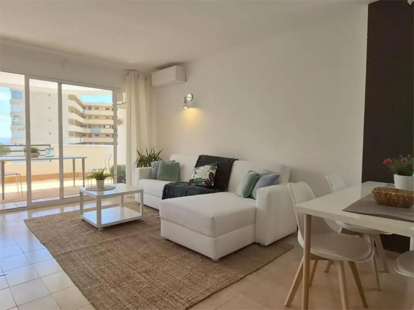 Living room of Flat for sale in Calvià  with Air Conditioner, Terrace and Swimming Pool