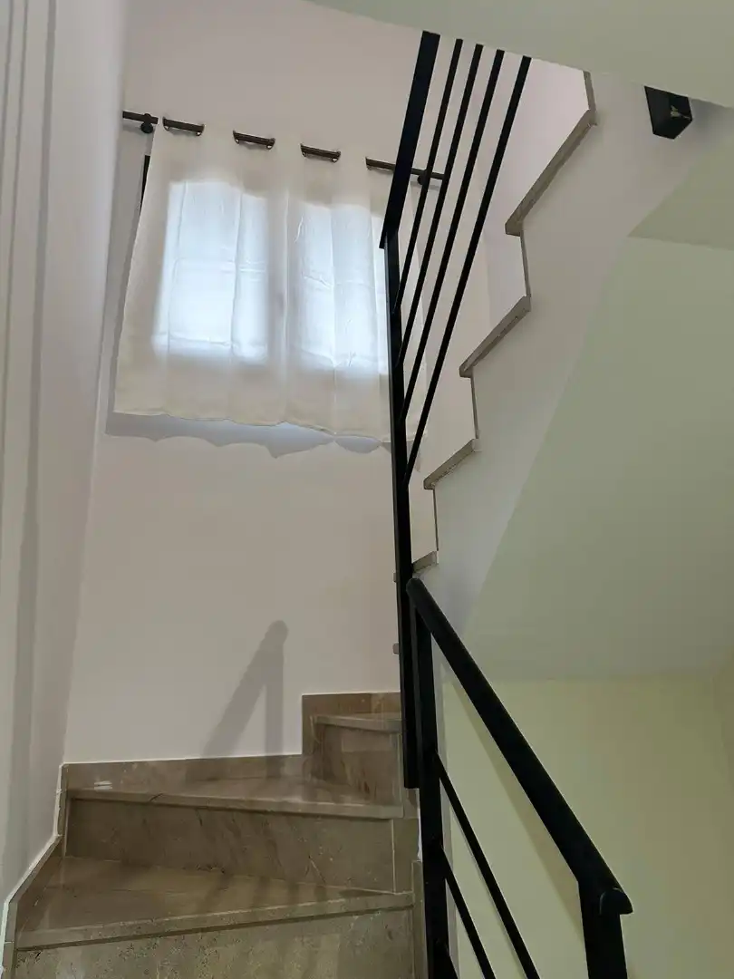 Maisonette zum Verkauf in Zaragoza mit Klimaanlage, Privatgarten und Parkett