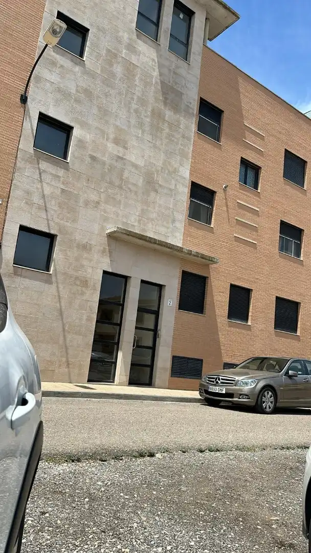 Außenansicht von Maisonette zum Verkauf in Zaragoza mit Klimaanlage, Privatgarten und Parkett