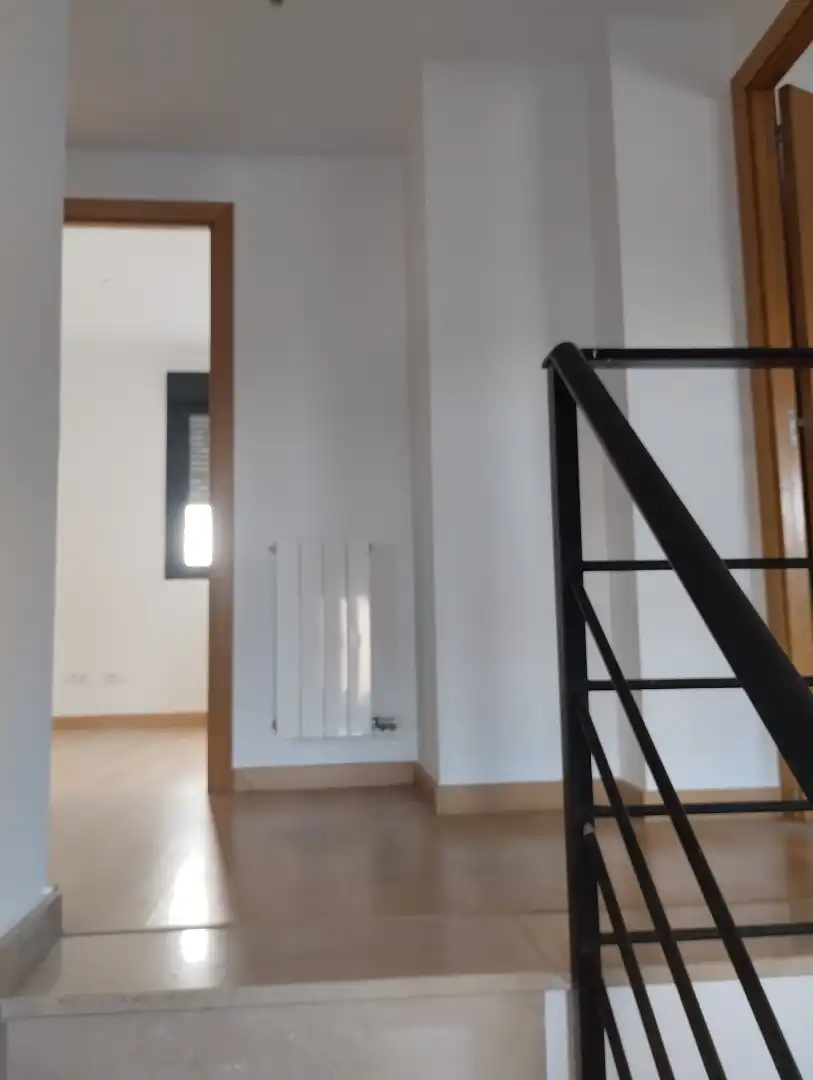 Maisonette zum Verkauf in Zaragoza mit Klimaanlage, Privatgarten und Parkett