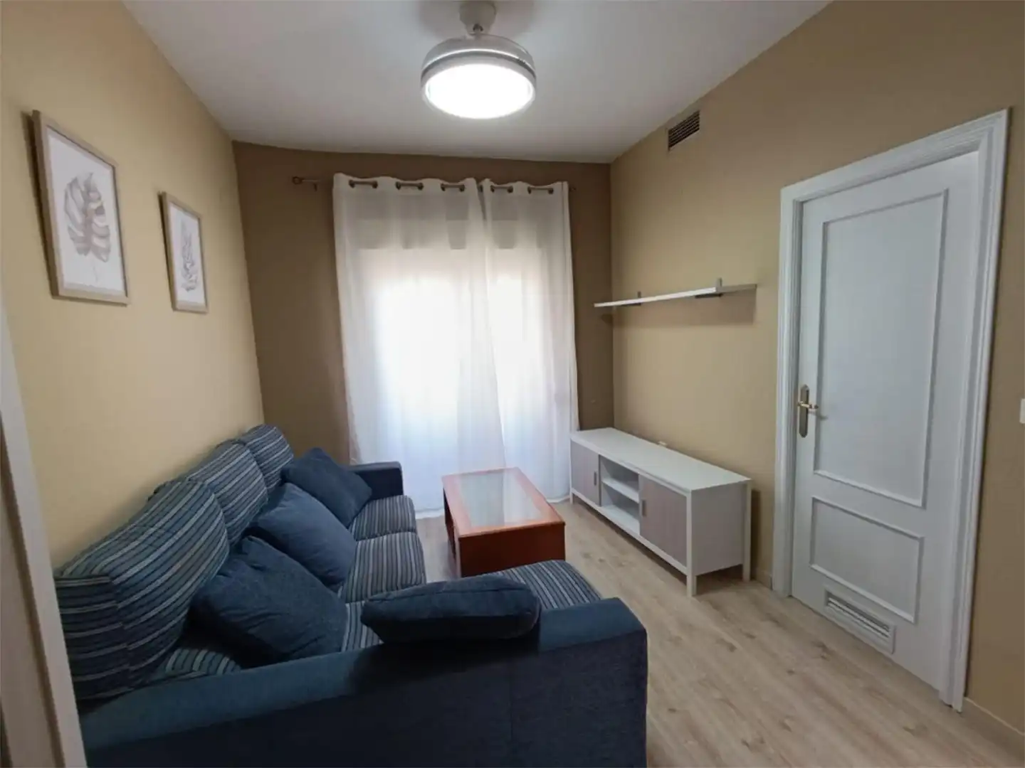 Sala de estar de Piso de alquiler en La Zubia con Balcón