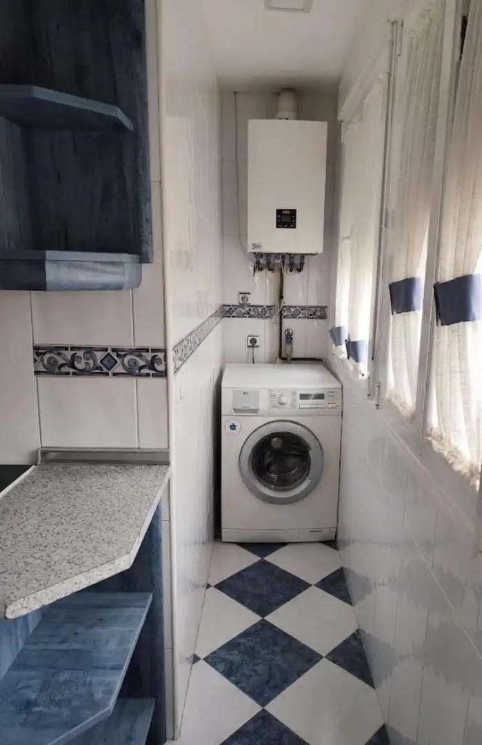 Flat for sale in Avenida de Francfort, 17, Ciudad 70 Bathroom of Flat for sale in Coslada with Air Conditioner, Heating and Private garden
