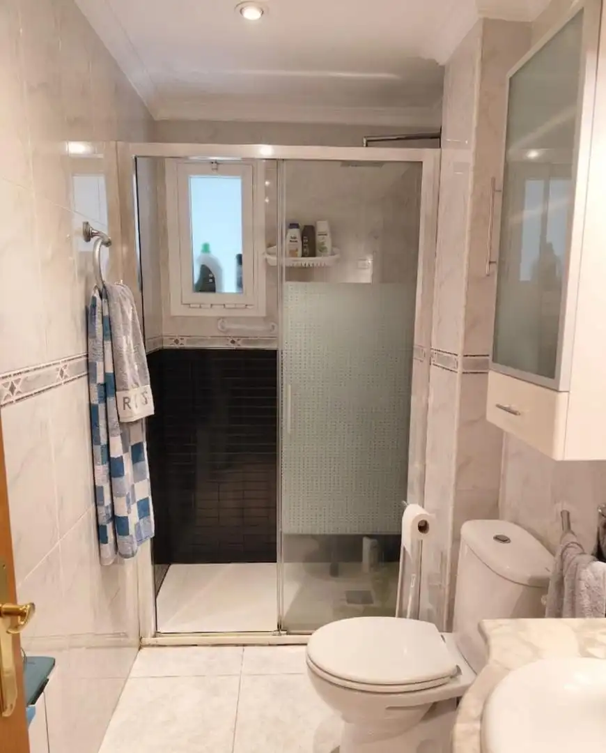 Flat for sale in Avenida de Francfort, 17, Ciudad 70 Bathroom of Flat for sale in Coslada with Air Conditioner, Heating and Private garden