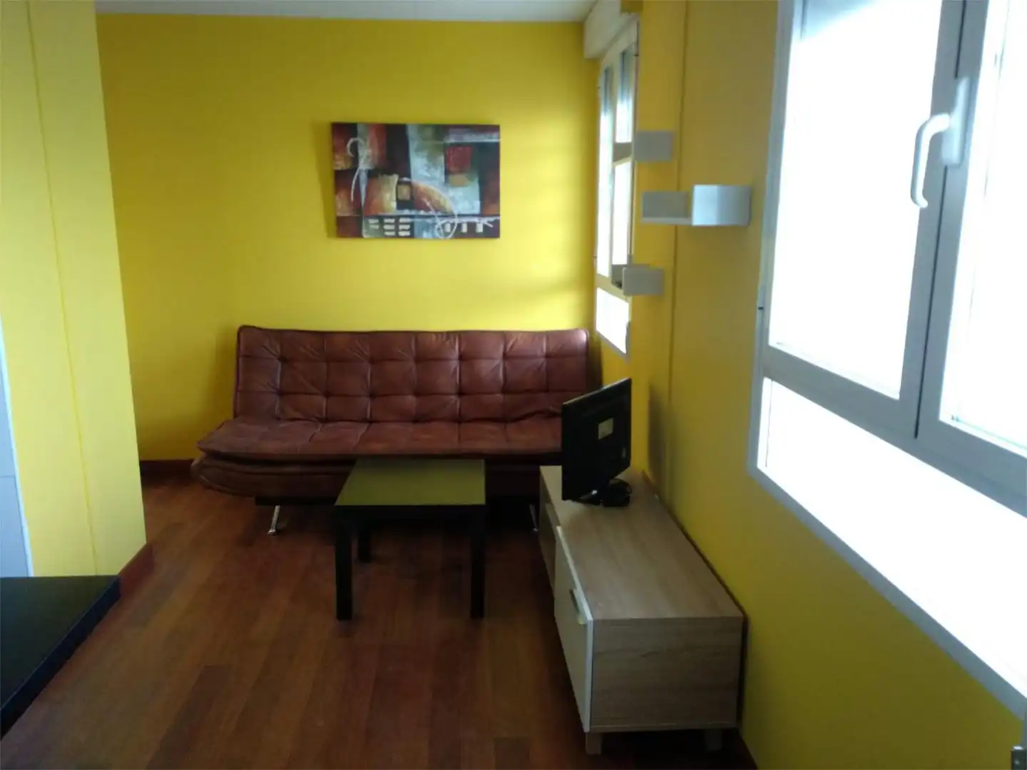 Sala d'estar de Pis de lloguer en  Madrid Capital amb Parquet i Moblat