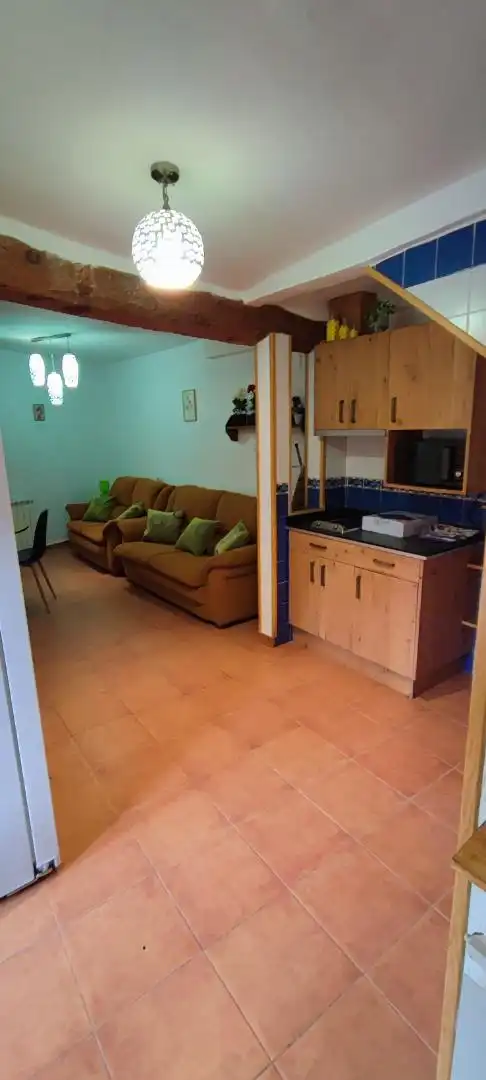 Sala de estar de Casa adosada de alquiler en Cuenca Capital con Aire acondicionado, Calefacción y Amueblado