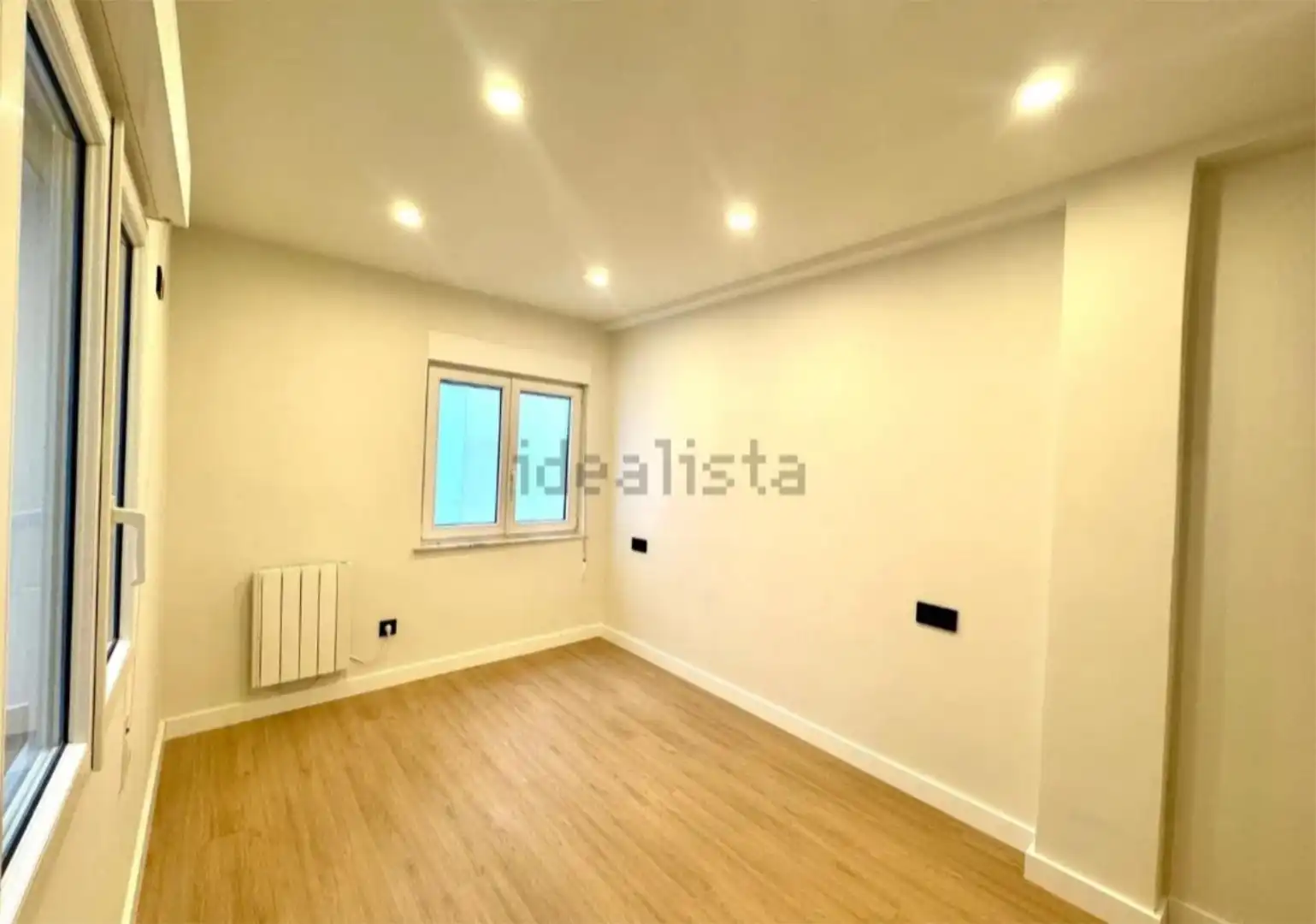 Dormitori de Pis en venda en Gijón  amb Calefacció, Parquet i Forn