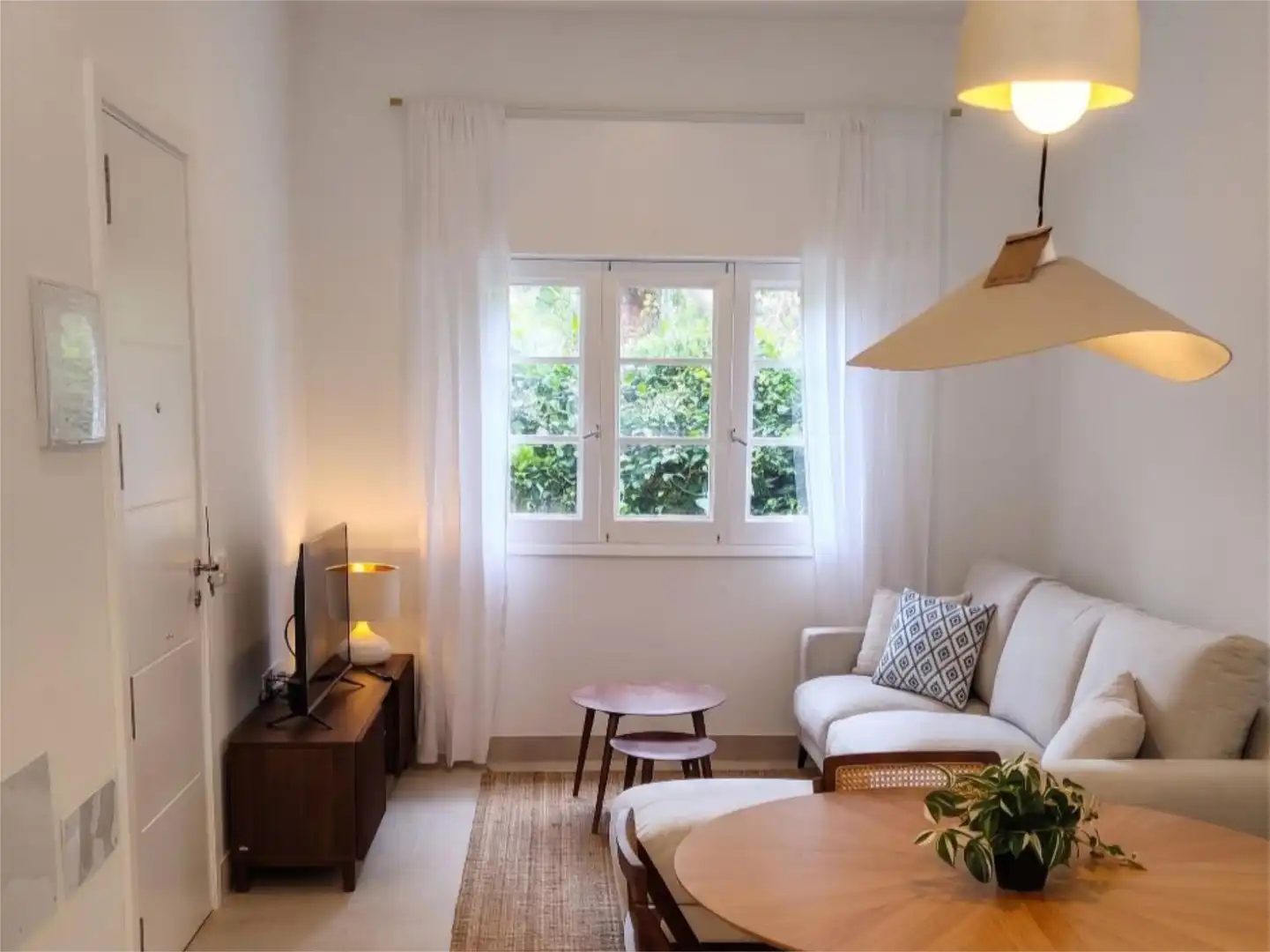 Sala d'estar de Pis de lloguer en  Santa Cruz de Tenerife Capital amb Jardí privat i Moblat