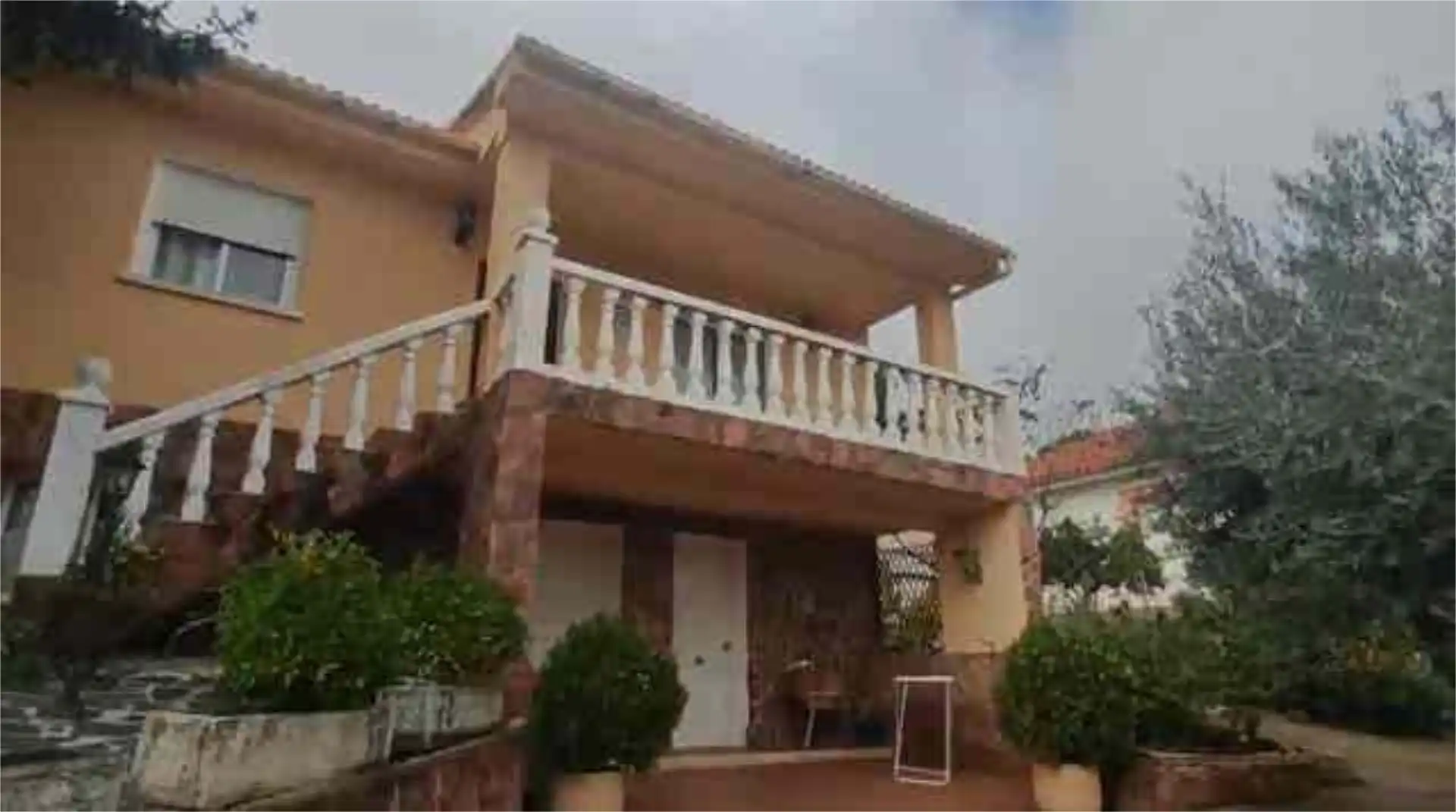 Vista exterior de Casa adosada en venda en Villa del Prado amb Calefacció, Jardí privat i Terrassa