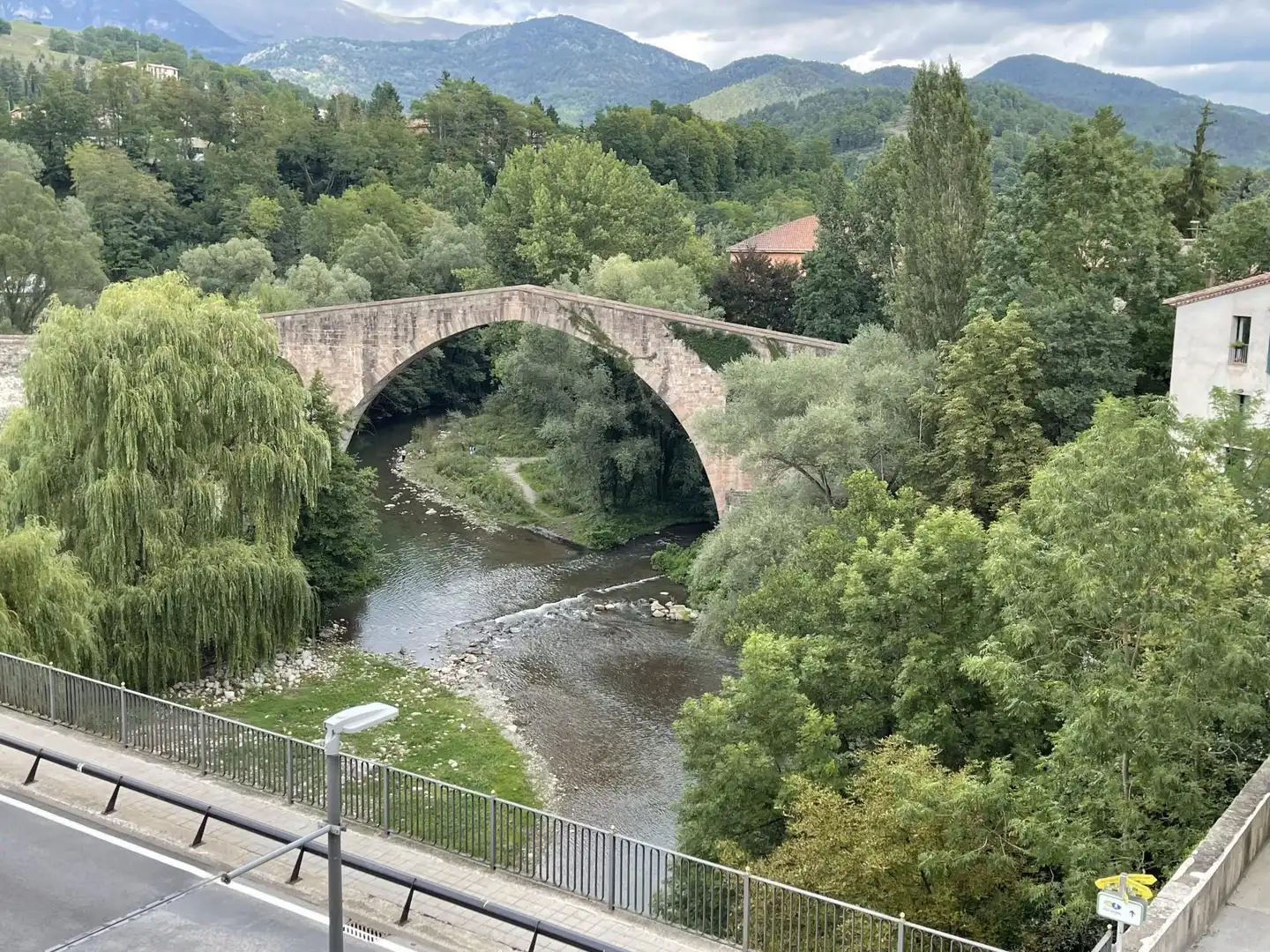 Vista exterior de Piso de alquiler en Sant Joan de les Abadesses con Calefacción, Amueblado y Videoportero