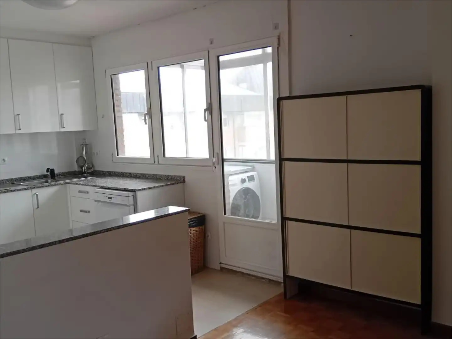 Pis en venda a Calle Ángel Chamorro, 2, Huerta del Rey Cuina de Pis en venda en Valladolid amb Calefacció, Parquet i Terrassa