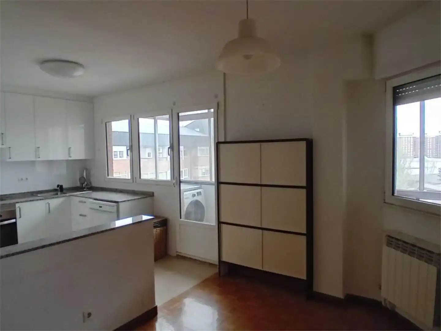 Pis en venda a Calle Ángel Chamorro, 2, Huerta del Rey Cuina de Pis en venda en Valladolid amb Calefacció, Parquet i Terrassa