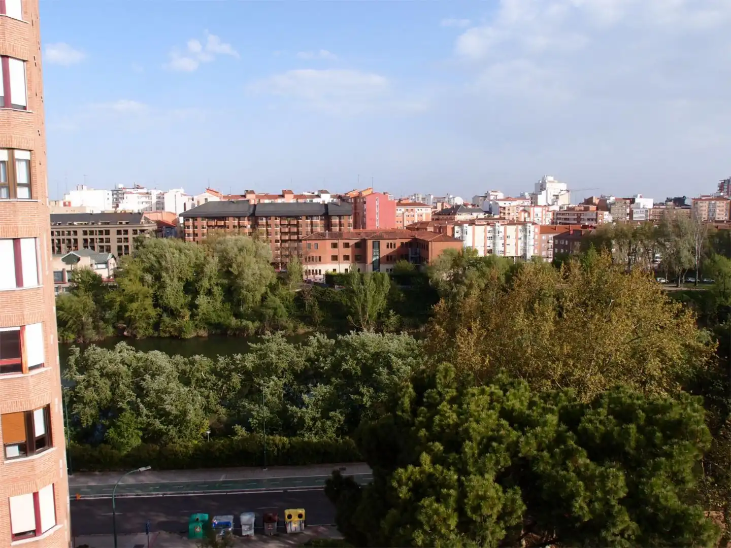 Pis en venda a Calle Ángel Chamorro, 2, Huerta del Rey Vista exterior de Pis en venda en Valladolid amb Calefacció, Parquet i Terrassa