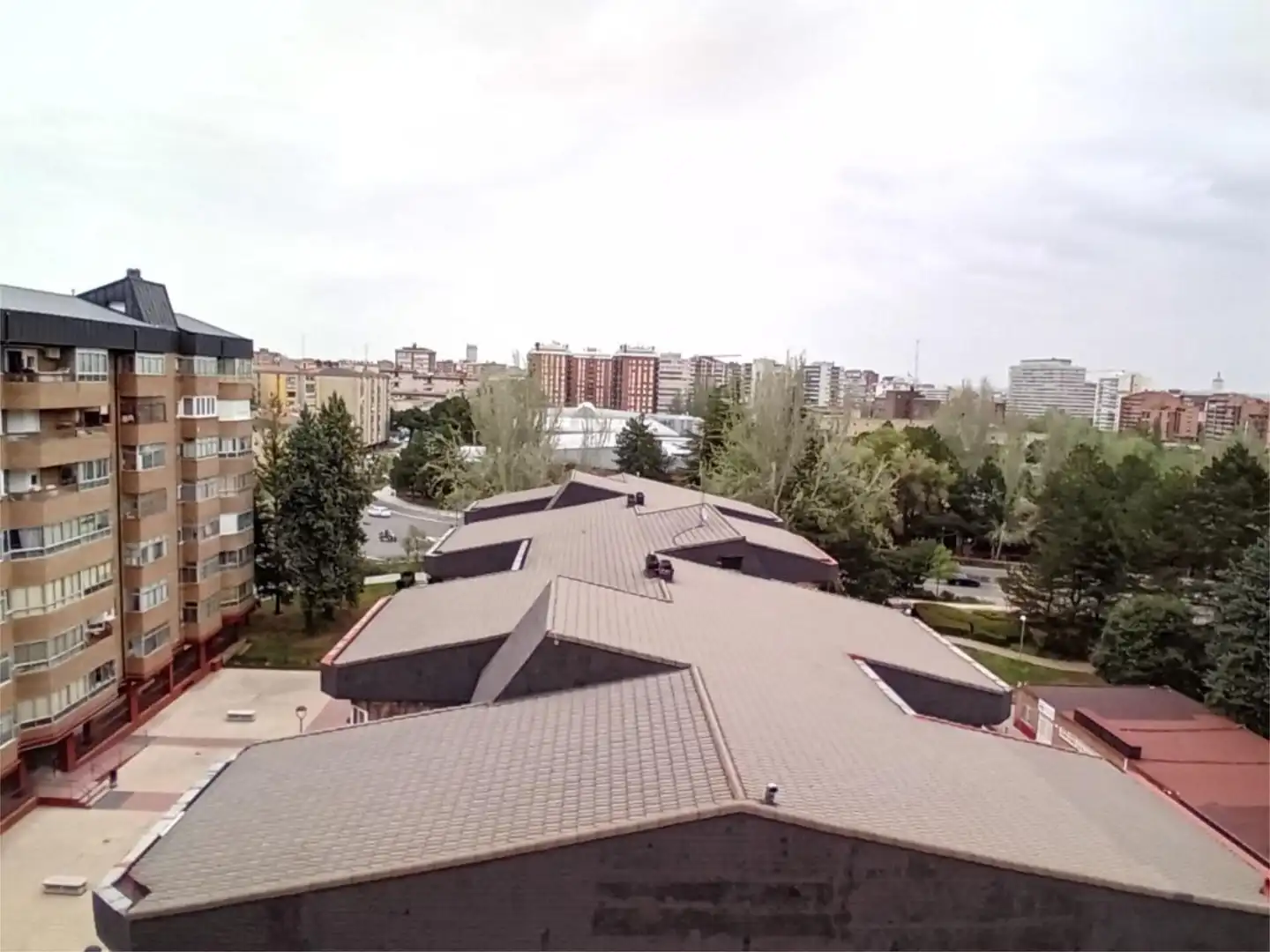 Pis en venda a Calle Ángel Chamorro, 2, Huerta del Rey Vista exterior de Pis en venda en Valladolid amb Calefacció, Parquet i Terrassa