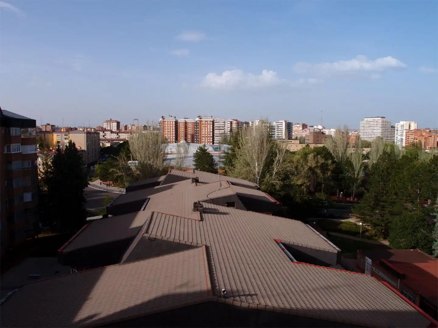 Pis en venda a Calle Ángel Chamorro, 2, Huerta del Rey Vista exterior de Pis en venda en Valladolid amb Calefacció, Parquet i Terrassa
