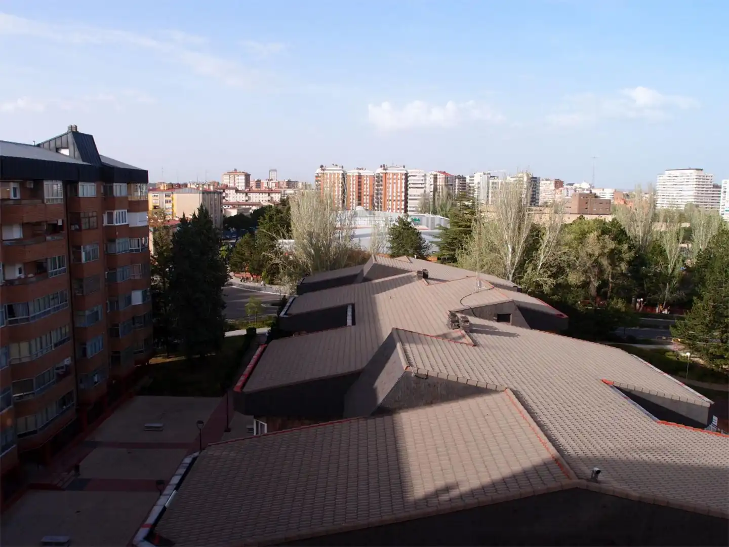 Pis en venda a Calle Ángel Chamorro, 2, Huerta del Rey Vista exterior de Pis en venda en Valladolid amb Calefacció, Parquet i Terrassa