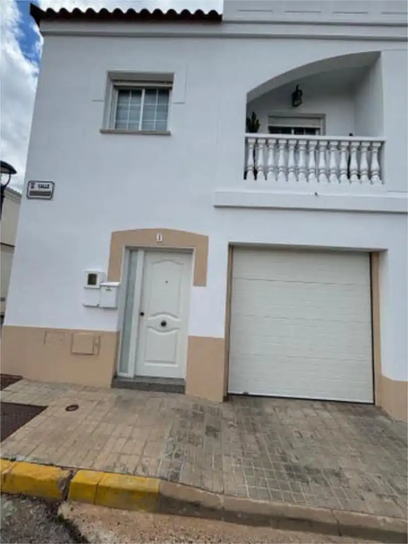 Vista exterior de Casa o chalet en venta en Fuente del Maestre con Terraza
