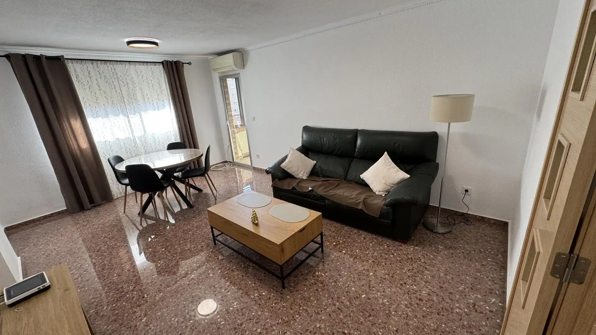 Room in Carrer de Cortes d'Arenós, 18, La Llum Room in Carrer de Cortes d'Arenós, 18, La Llum