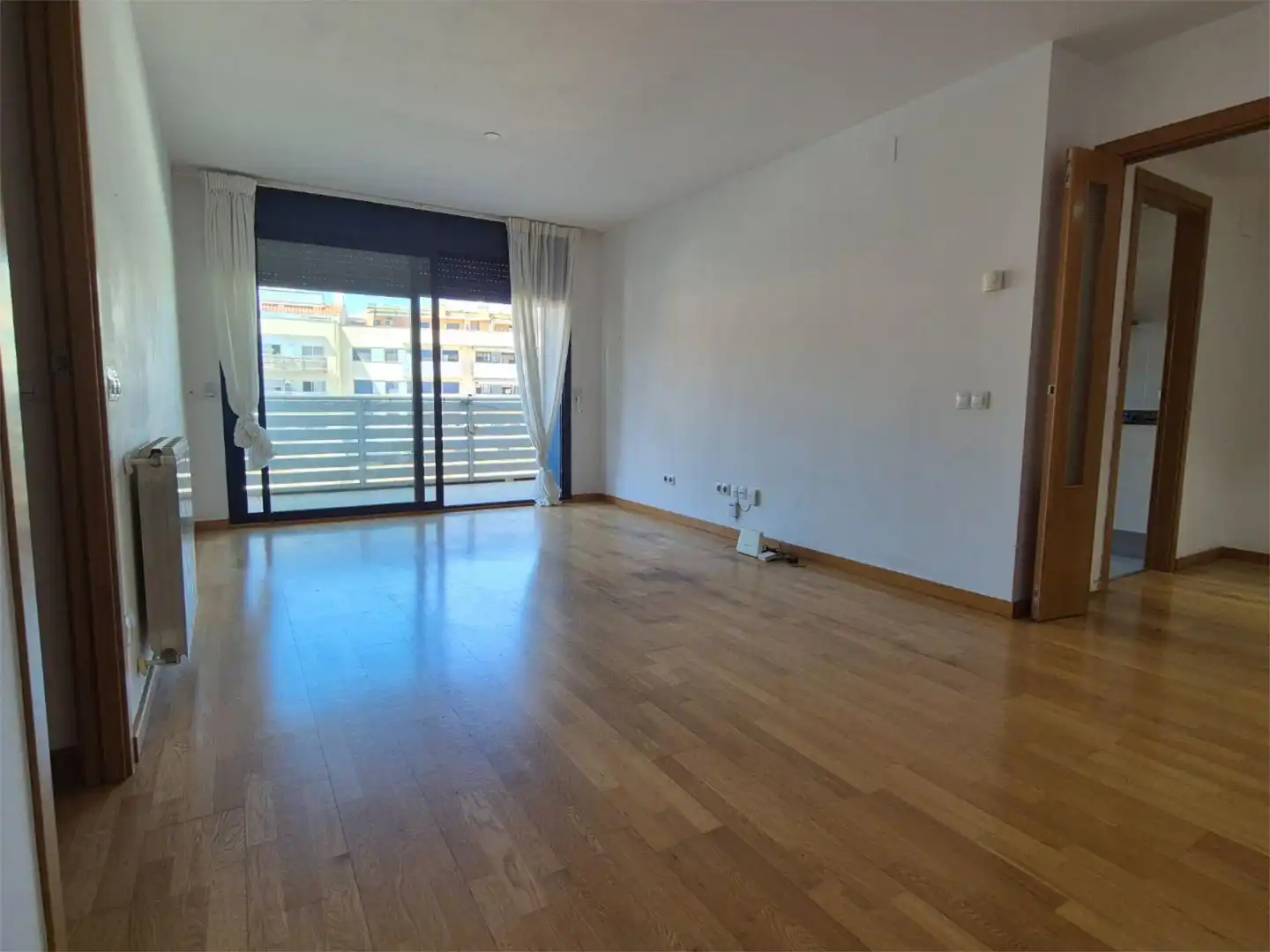 Piso en venta en Carrer d'Eduard Maristany, 80, Progrés - Pep Ventura Sala de estar de Piso en venta en Badalona con Aire acondicionado, Calefacción y Parquet