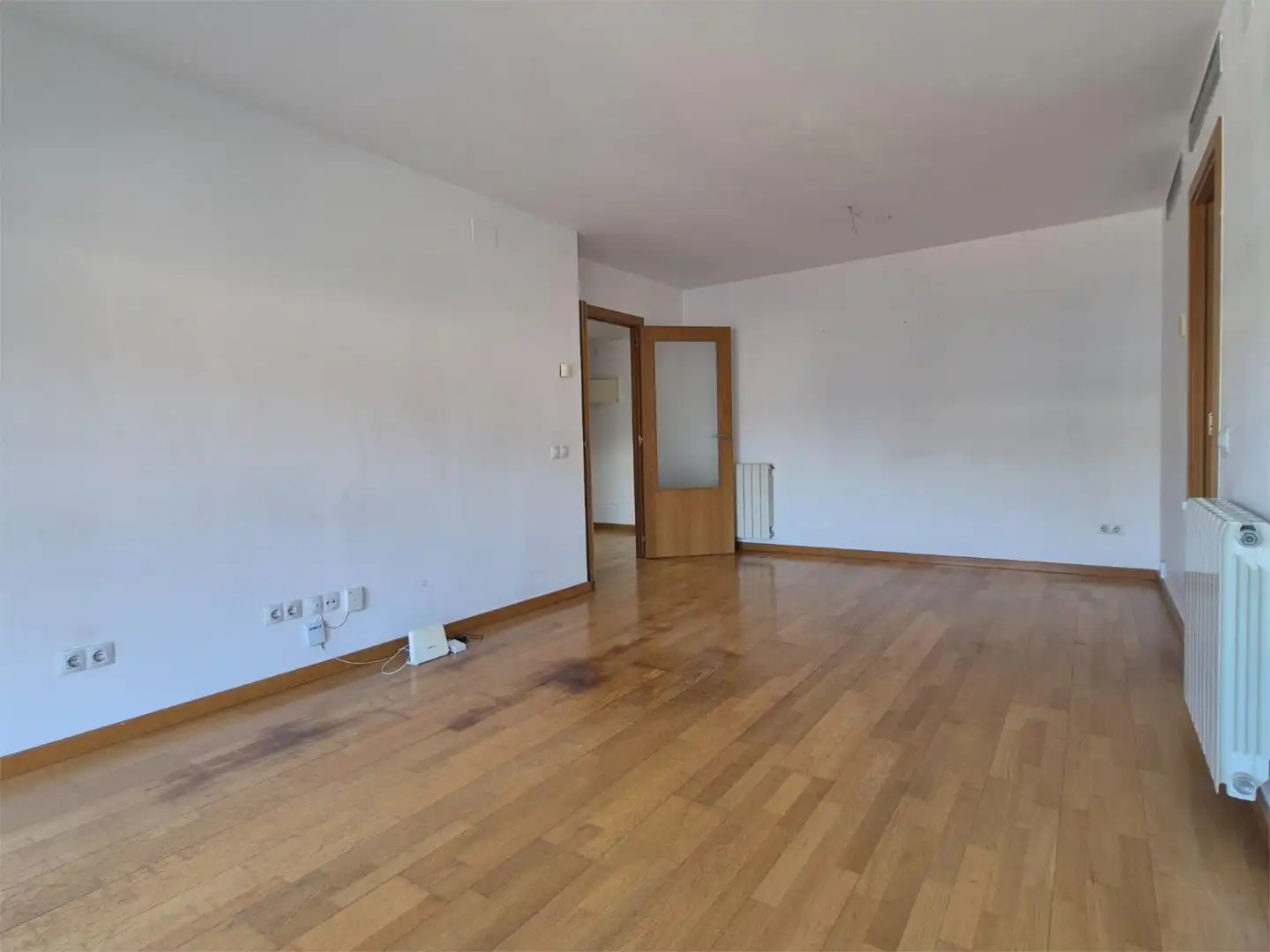 Piso en venta en Carrer d'Eduard Maristany, 80, Progrés - Pep Ventura Sala de estar de Piso en venta en Badalona con Aire acondicionado, Calefacción y Parquet