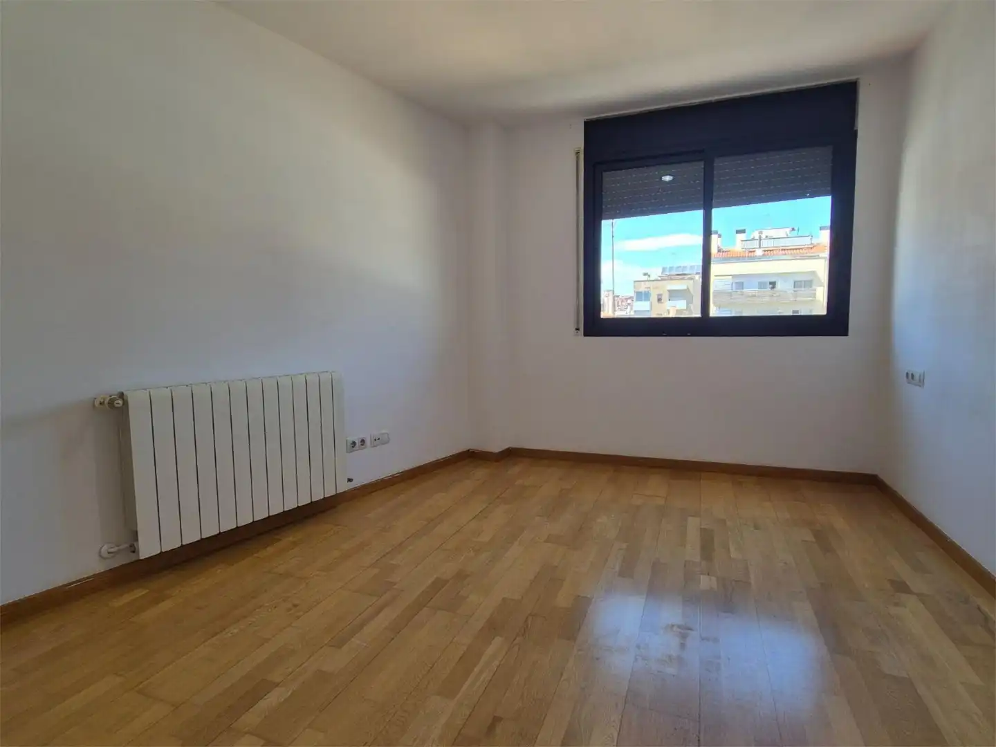 Piso en venta en Carrer d'Eduard Maristany, 80, Progrés - Pep Ventura Habitación de Piso en venta en Badalona con Aire acondicionado, Calefacción y Parquet