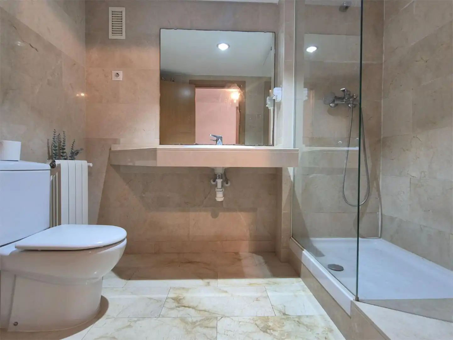 Piso en venta en Carrer d'Eduard Maristany, 80, Progrés - Pep Ventura Baño de Piso en venta en Badalona con Aire acondicionado, Calefacción y Parquet