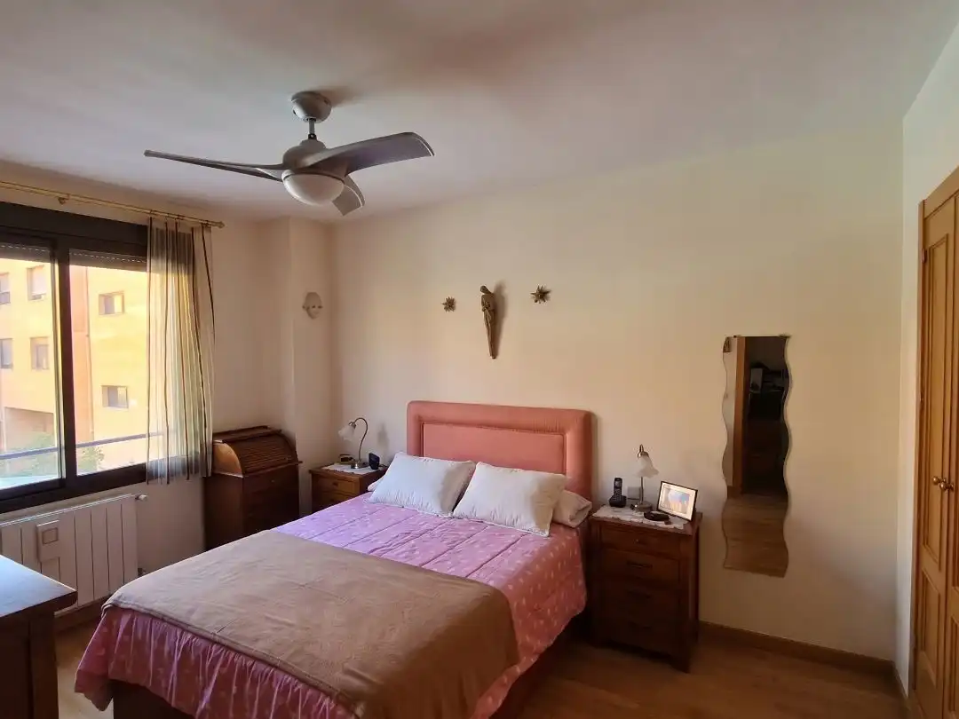 Piso en venta en Calle Vigo, 1, Pryconsa - Juan de Austria Habitación de Piso en venta en Alcalá de Henares con Aire acondicionado, Calefacción y Jardín privado