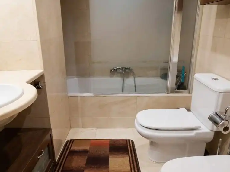 Piso en venta en Calle Vigo, 1, Pryconsa - Juan de Austria Baño de Piso en venta en Alcalá de Henares con Aire acondicionado, Calefacción y Jardín privado
