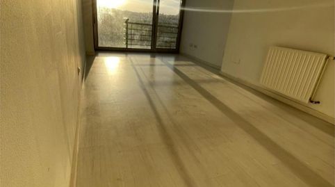 Photo 3 of Flat for rent in Calle Manuel Fernández Avello, 14, HUCA - La Cadellada, Oviedo