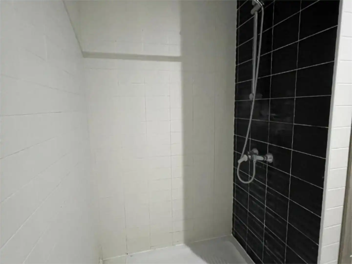 Wohnung zur Miete in Calle Manuel Fernández Avello, 14, HUCA - La Cadellada Badezimmer von Wohnung zur Miete in Oviedo mit Terrasse