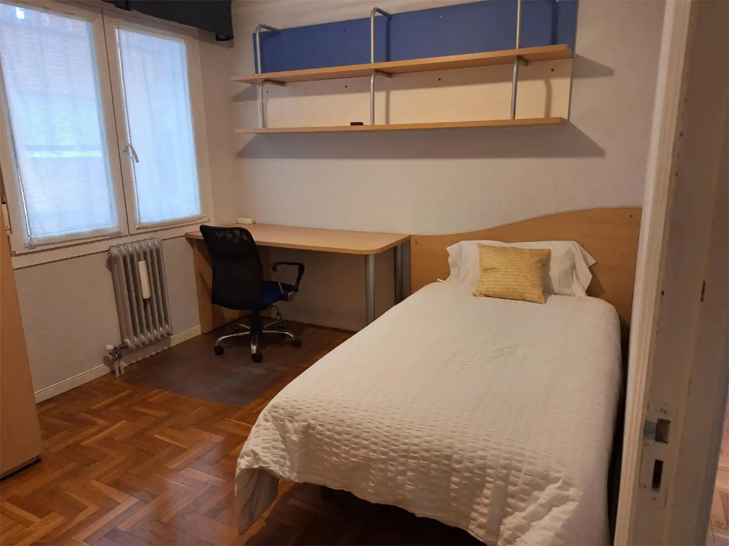 Bedroom of Flat for share in  Pamplona / Iruña  with Heating, Parquet flooring and Furnished