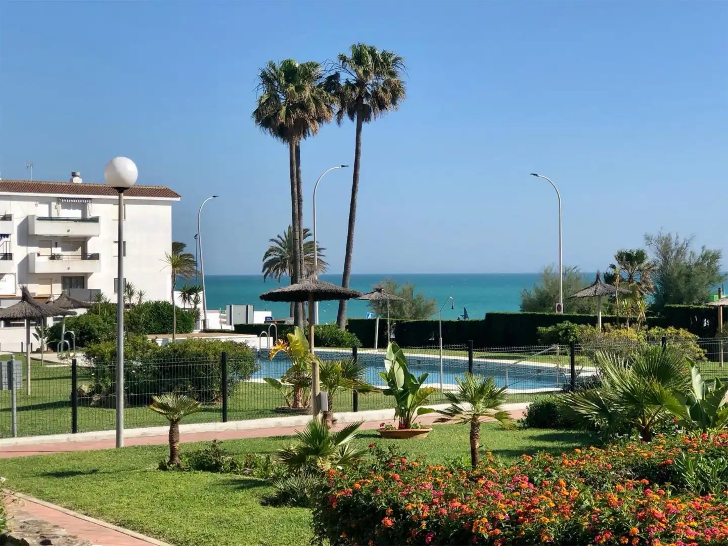 Apartamento de alquiler en Calle Asunción, 3, La Barrosa Jardín de Apartamento de alquiler en Chiclana de la Frontera con Calefacción, Terraza y Piscina