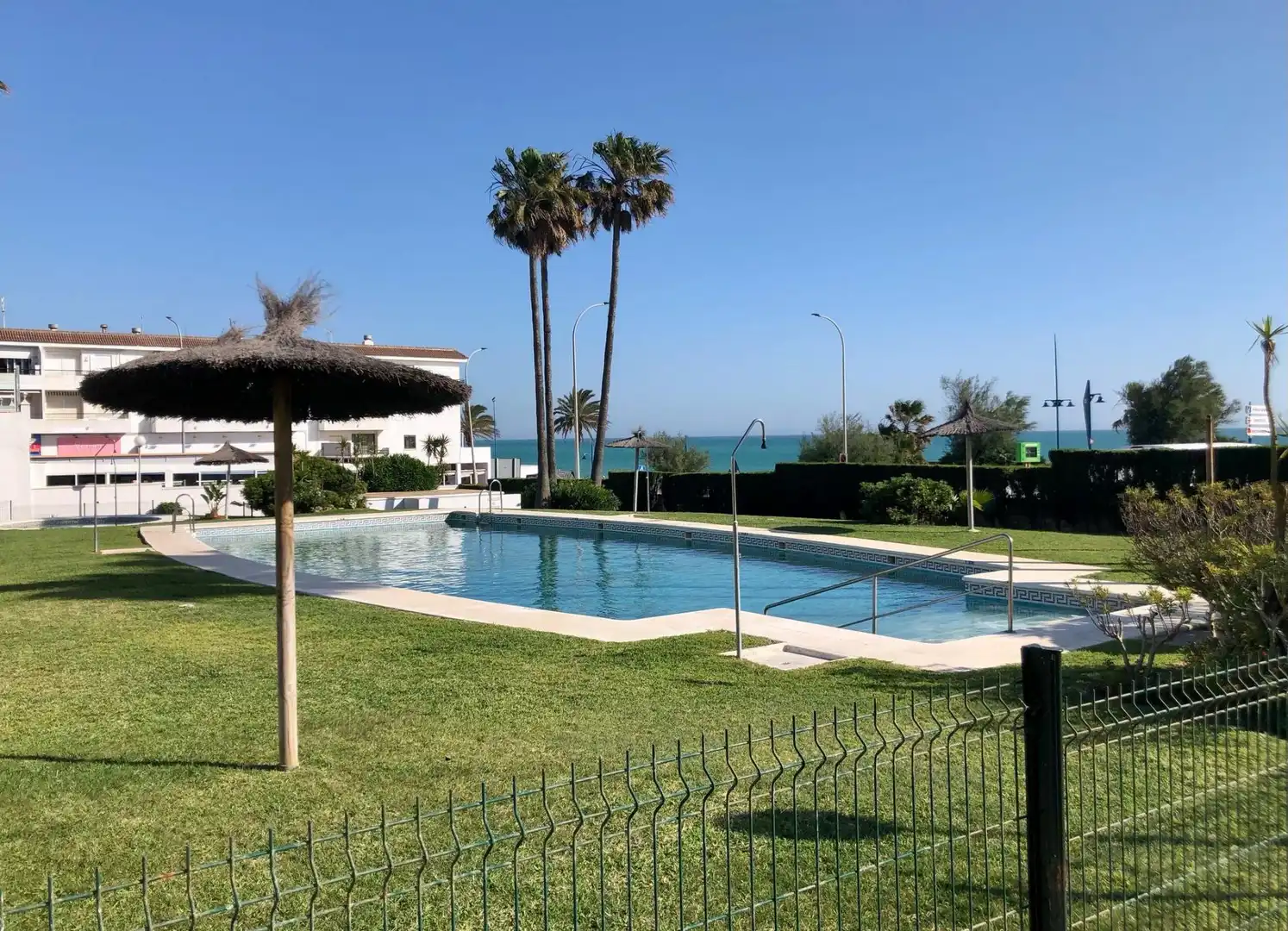 Apartamento de alquiler en Calle Asunción, 3, La Barrosa Piscina de Apartamento de alquiler en Chiclana de la Frontera con Calefacción, Terraza y Piscina
