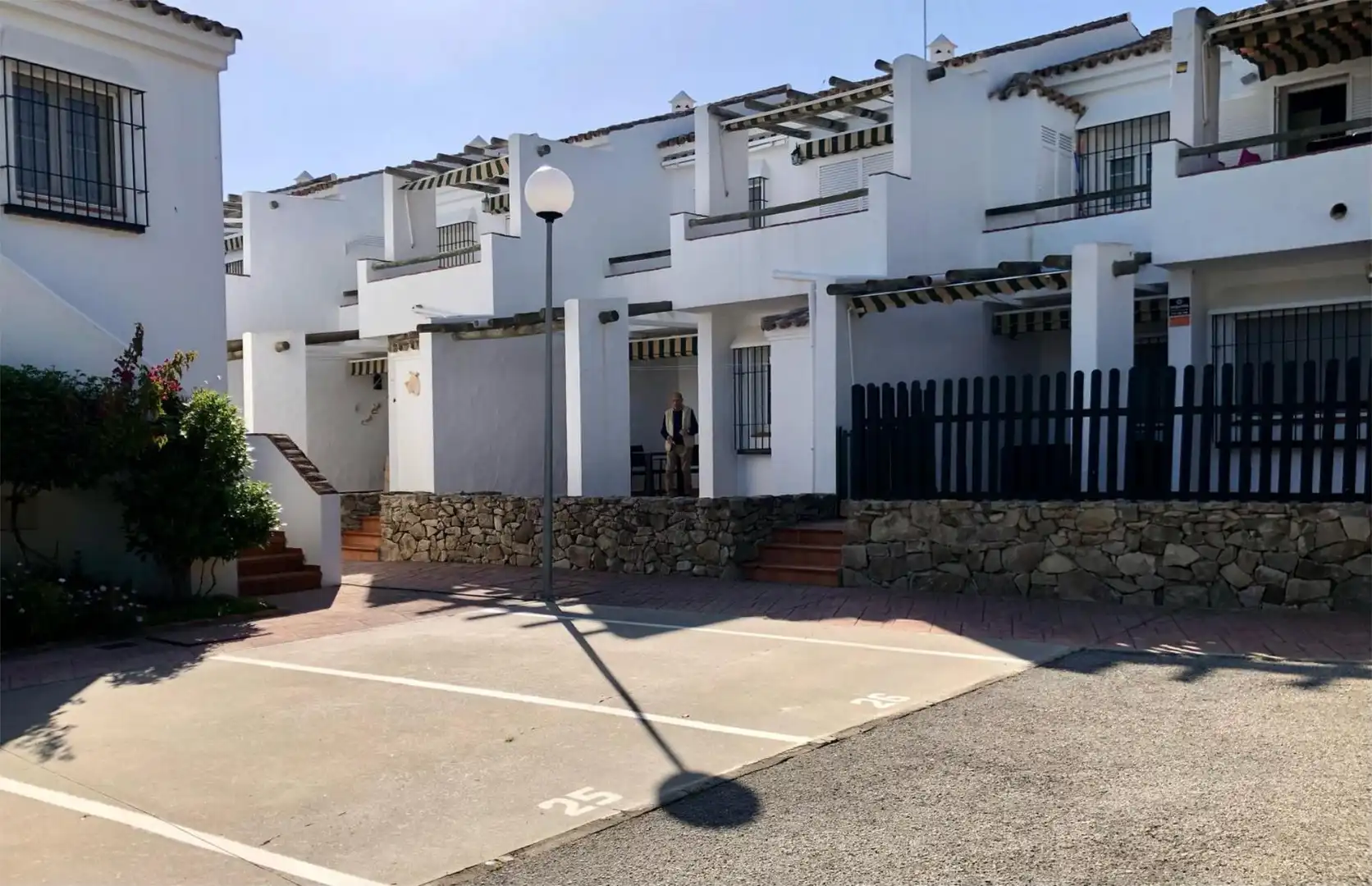 Apartamento de alquiler en Calle Asunción, 3, La Barrosa Vista exterior de Apartamento de alquiler en Chiclana de la Frontera con Calefacción, Terraza y Piscina