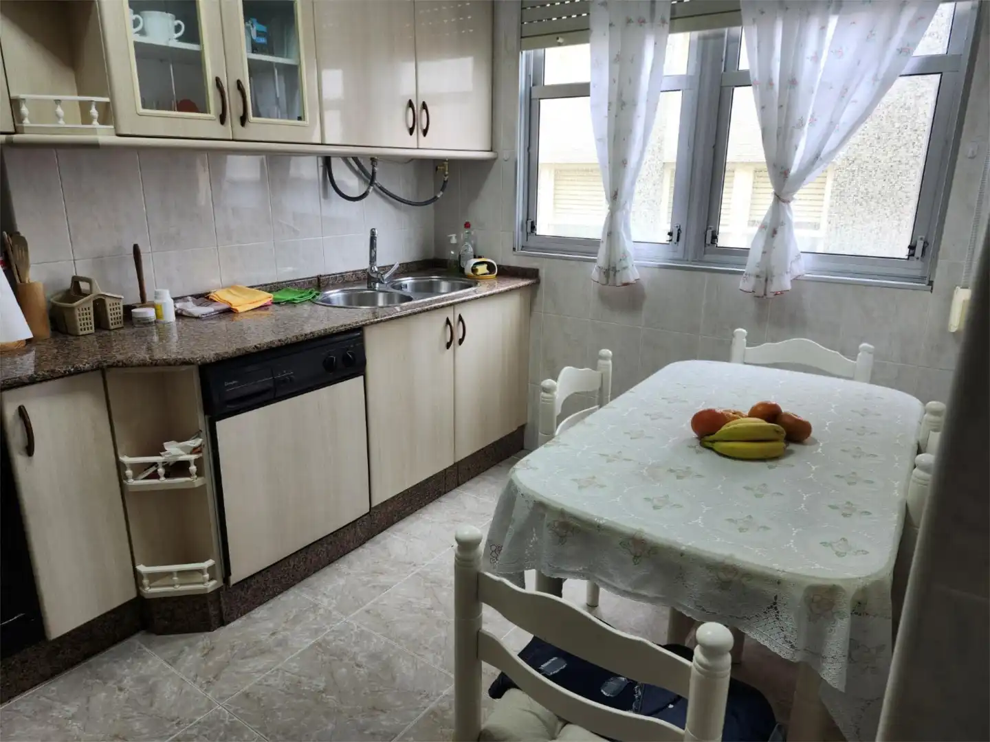 Kitchen of Flat for rent in Malpica de Bergantiños  with Parquet flooring, Oven and Washing machine
