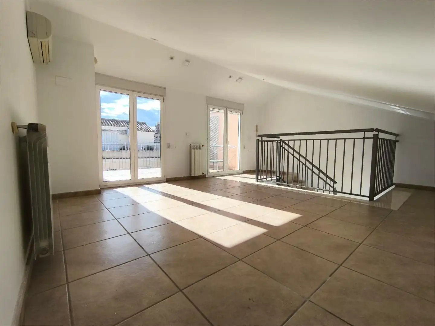 Sala de estar de Dúplex en venta en Valencia con Aire acondicionado, Calefacción y Terraza