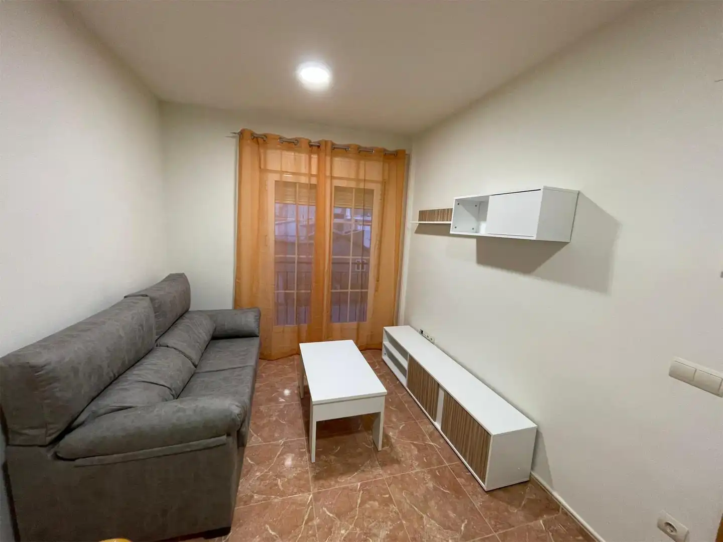 Sala d'estar de Pis de lloguer en Tomelloso amb Aire condicionat, Calefacció i Moblat