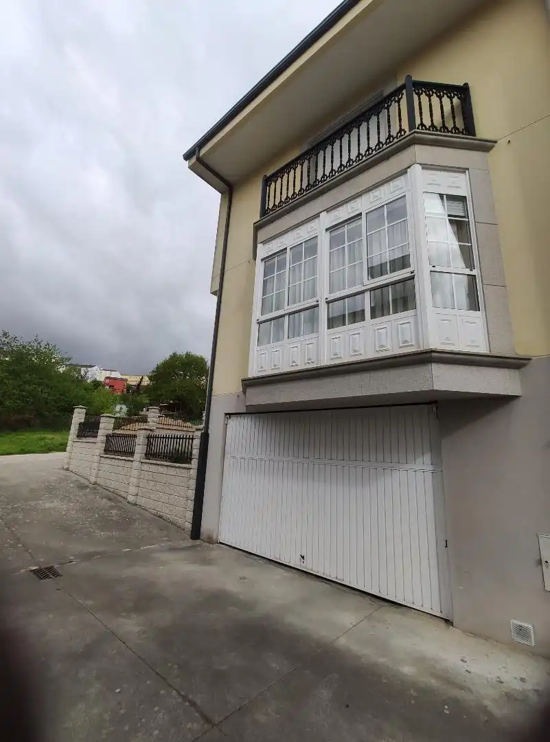 Vista exterior de Casa o chalet en venta en Sarria con Calefacción, Jardín privado y Parquet