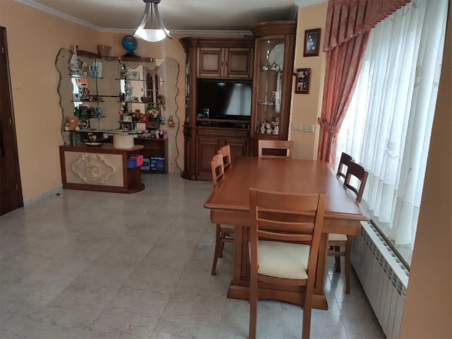 Comedor de Casa o chalet en venta en Sarria con Calefacción, Jardín privado y Parquet
