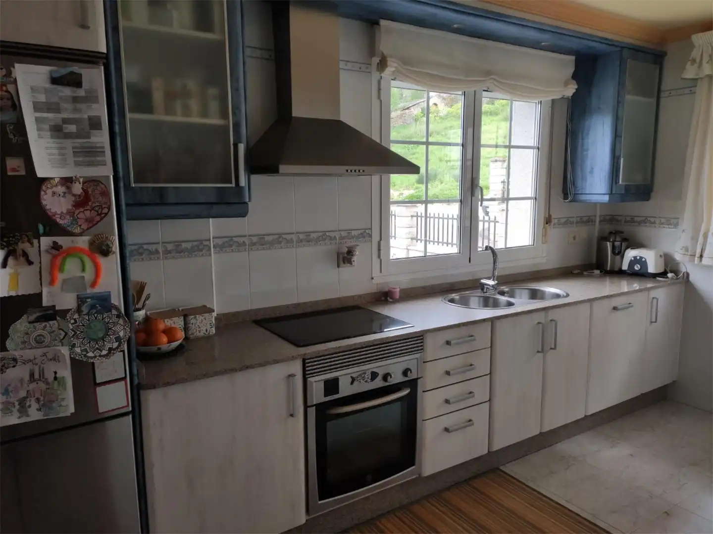 Cocina de Casa o chalet en venta en Sarria con Calefacción, Jardín privado y Parquet