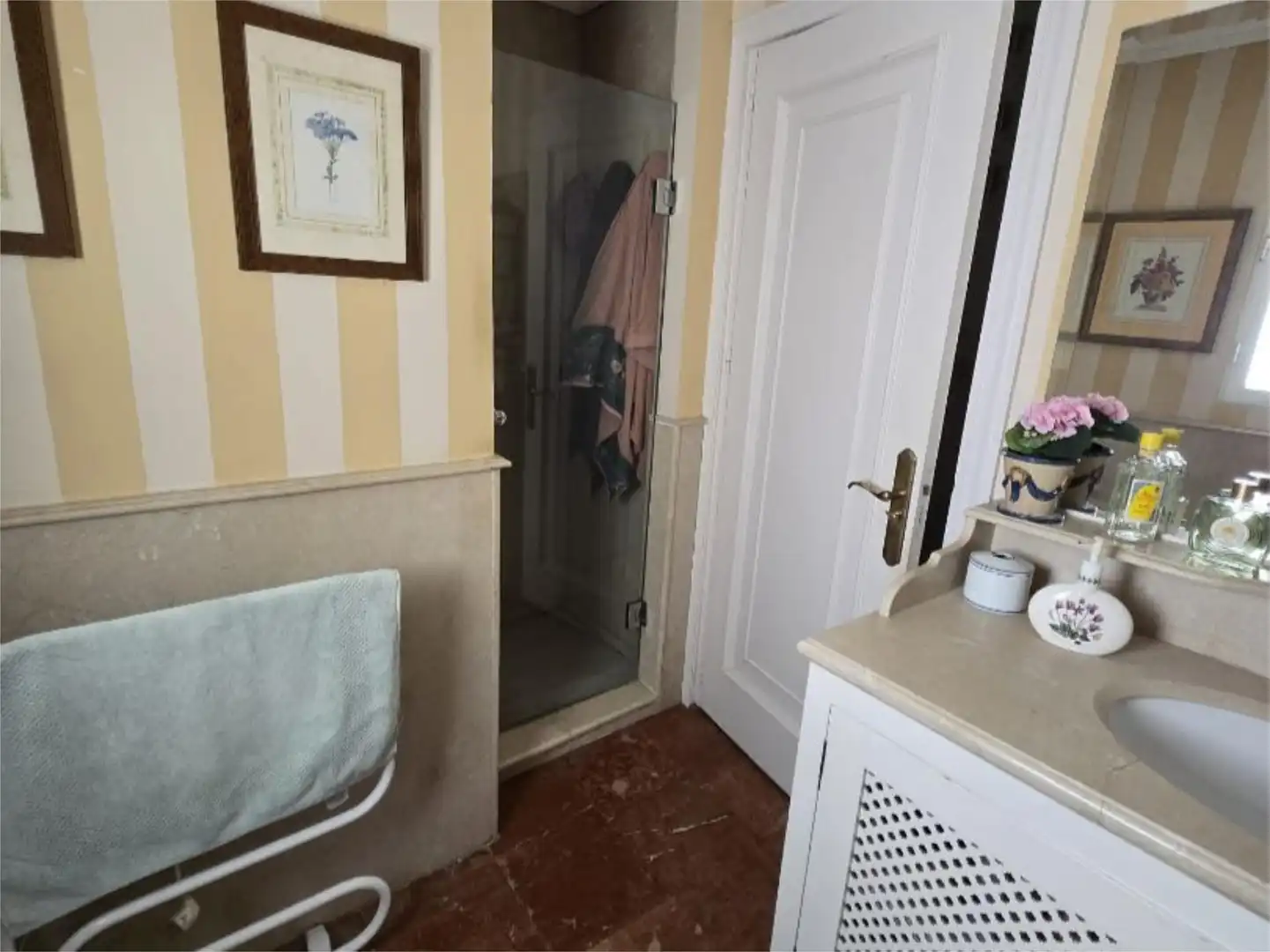 Baño de Piso en venta en Algeciras con Aire acondicionado, Calefacción y Jardín privado