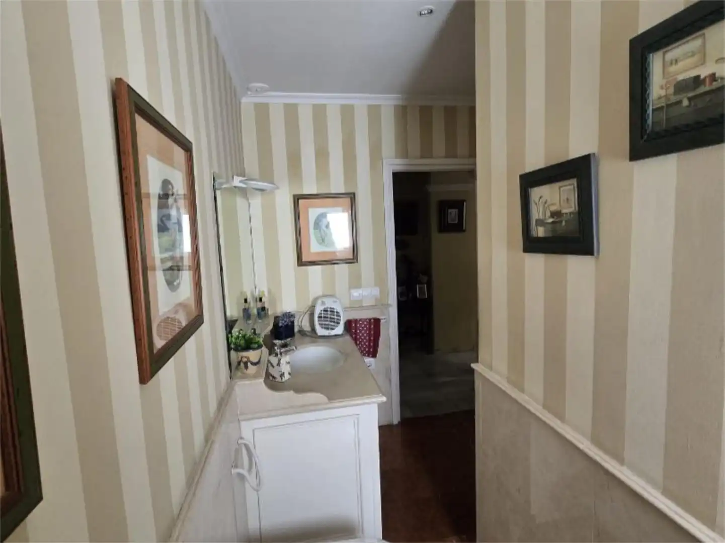 Baño de Piso en venta en Algeciras con Aire acondicionado, Calefacción y Jardín privado