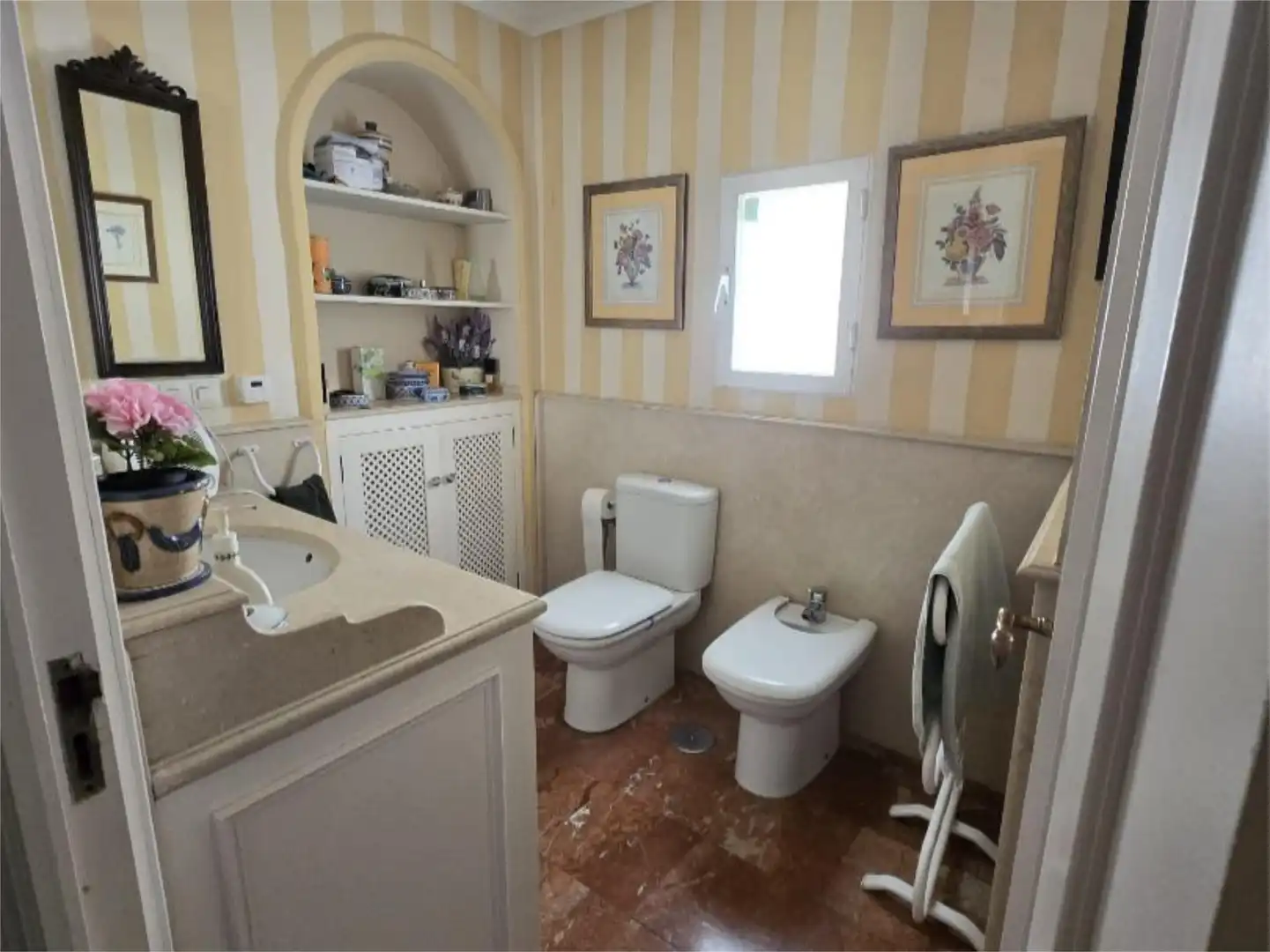 Baño de Piso en venta en Algeciras con Aire acondicionado, Calefacción y Jardín privado