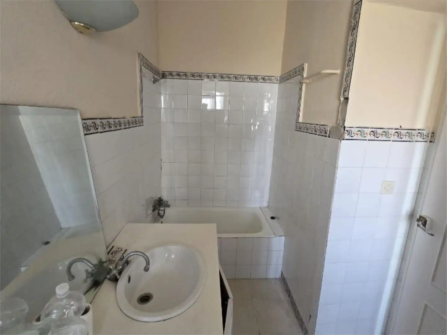 Baño de Piso en venta en Algeciras con Aire acondicionado, Calefacción y Jardín privado