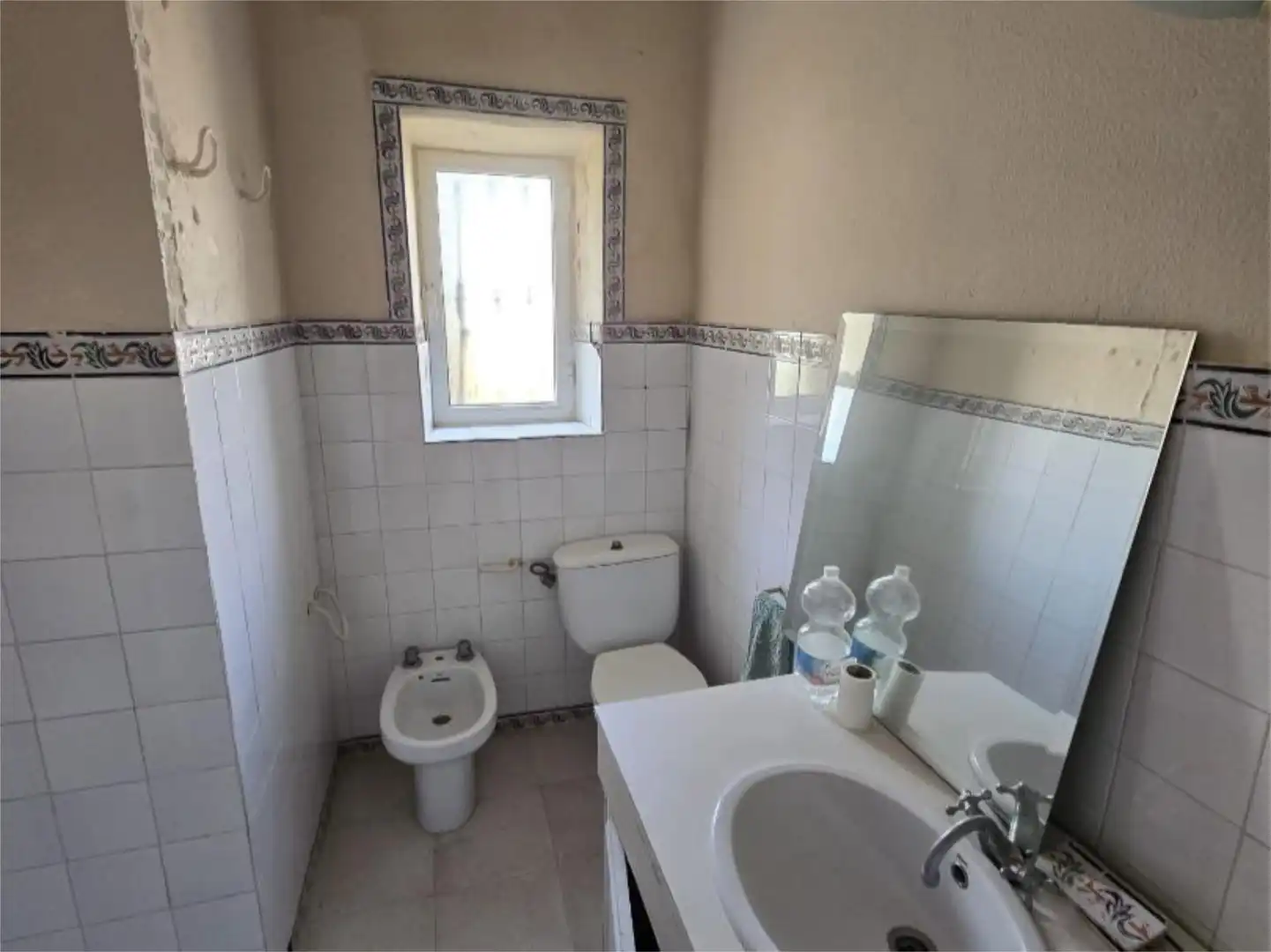 Baño de Piso en venta en Algeciras con Aire acondicionado, Calefacción y Jardín privado