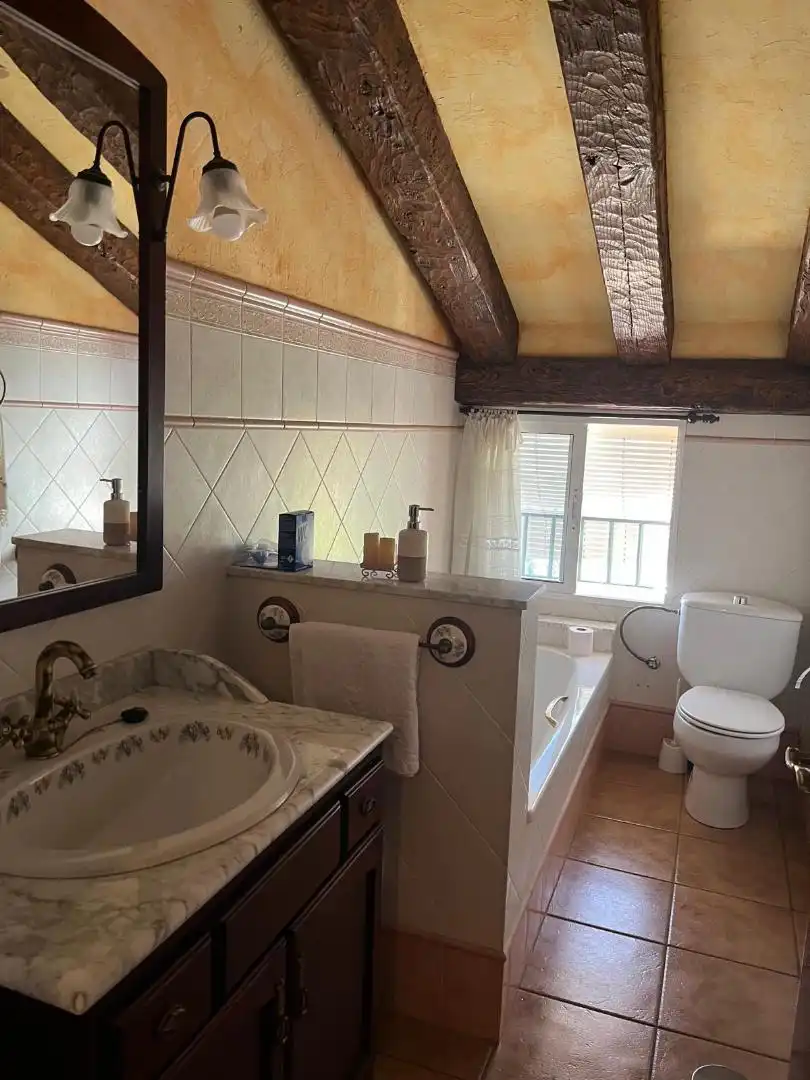 Houses for sale in Poligono Industrial Los Bermejales Vial 4, 32, Almedinilla Bathroom of Houses for sale in Almedinilla with Air Conditioner, Heating and Private garden