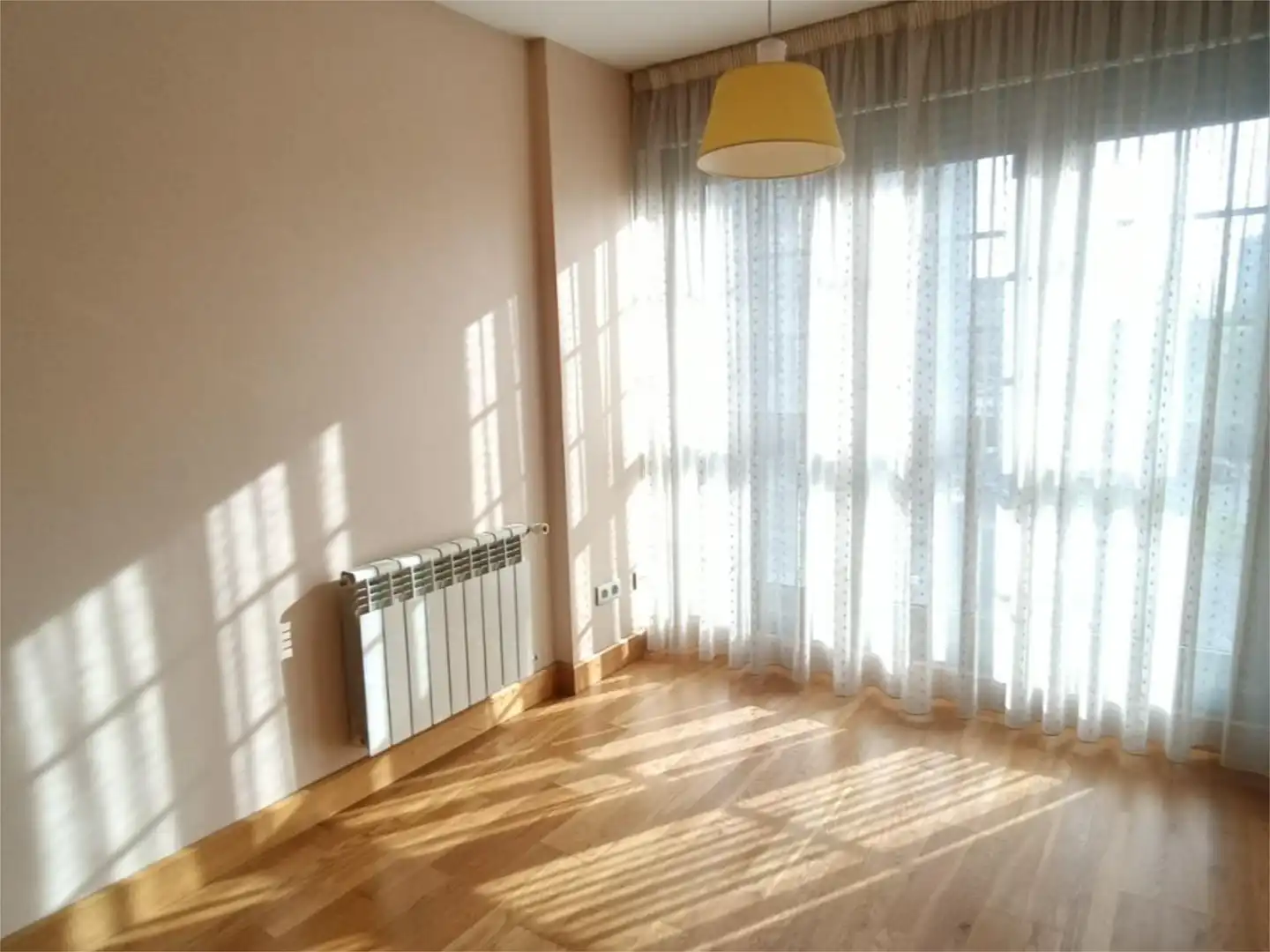 Schlafzimmer von Wohnung zum Verkauf in A Coruña Capital 