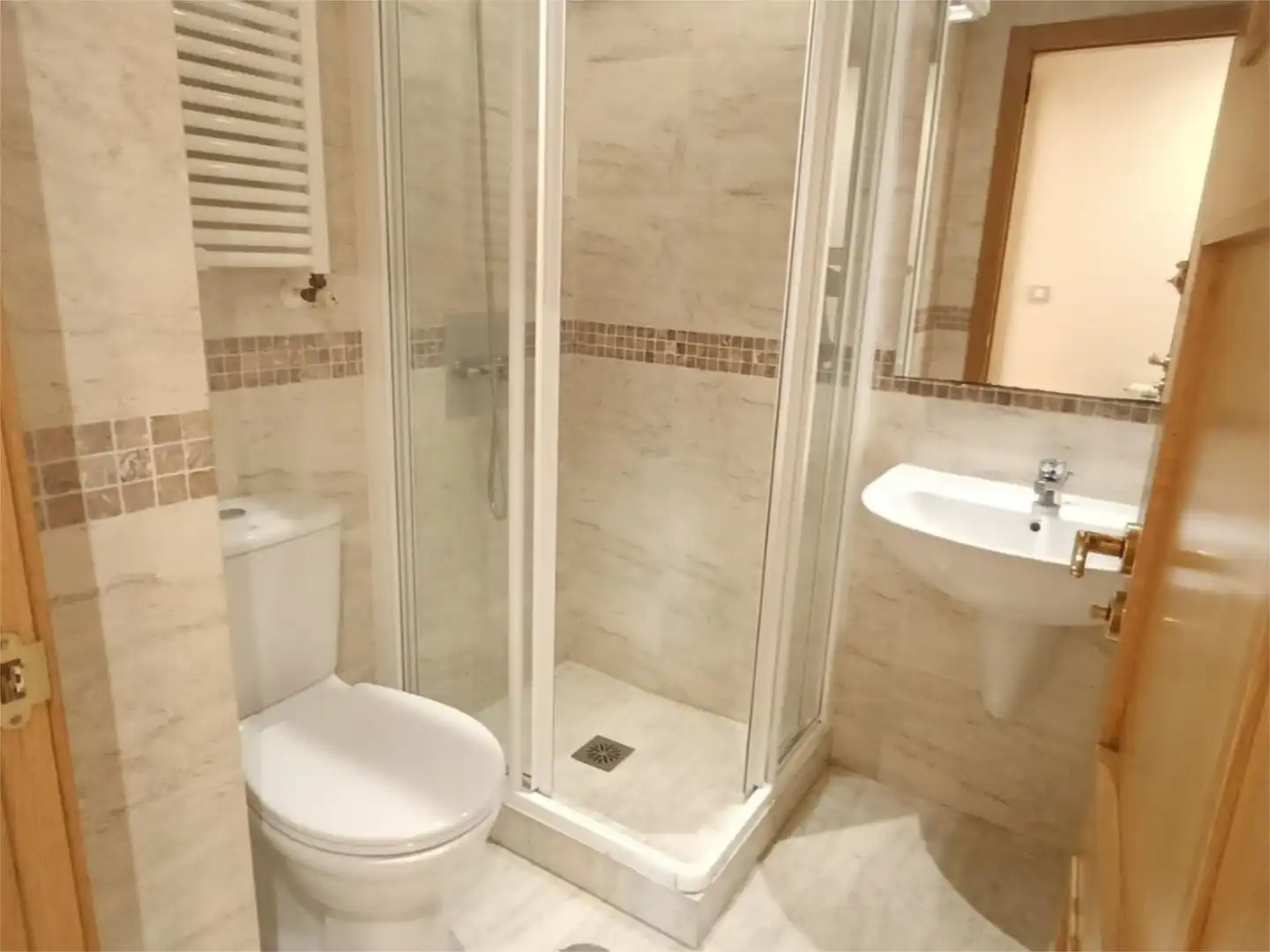 Badezimmer von Wohnung zum Verkauf in A Coruña Capital 